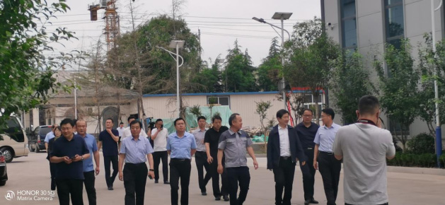 章丘區(qū)委領(lǐng)導(dǎo)一行蒞臨濟(jì)南銳拓科技有限公司指導(dǎo)工作 章丘區(qū)委領(lǐng)導(dǎo)一行蒞臨濟(jì)南銳拓科技有限公司指導(dǎo)工作
